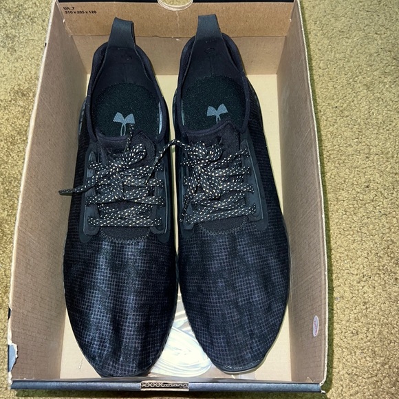 Under Armour shoes - Picture 2 of 11